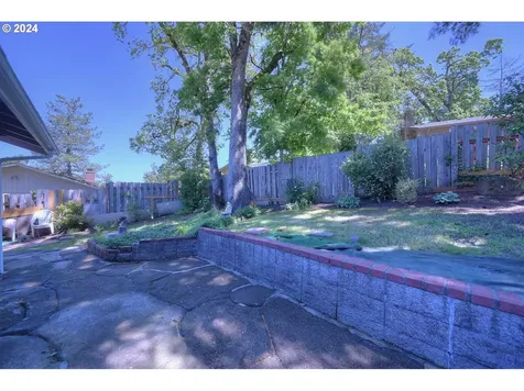 443 S 68th Place Springfield OR 97478