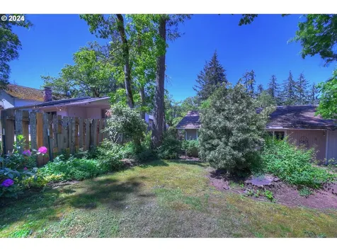 443 S 68th Place Springfield OR 97478
