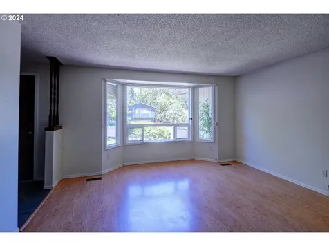 443 S 68th Place Springfield OR 97478
