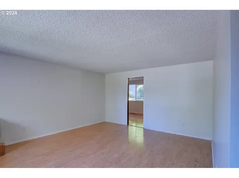 443 S 68th Place Springfield OR 97478