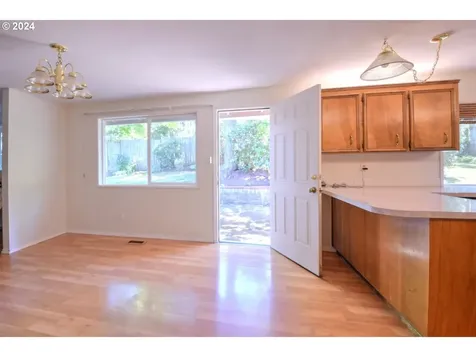 443 S 68th Place Springfield OR 97478