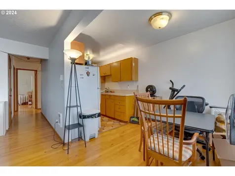 6508 Se Center Street Portland OR 97206