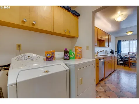 6508 Se Center Street Portland OR 97206