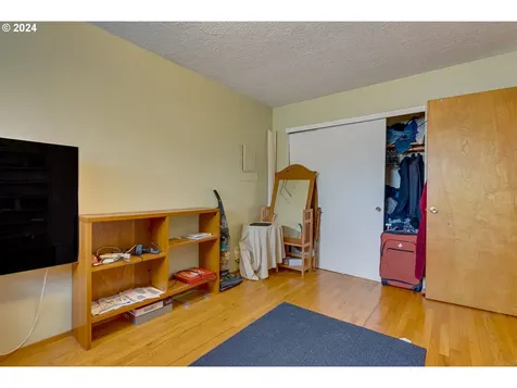6508 Se Center Street Portland OR 97206
