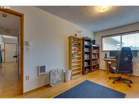 6508 Se Center Street Portland OR 97206