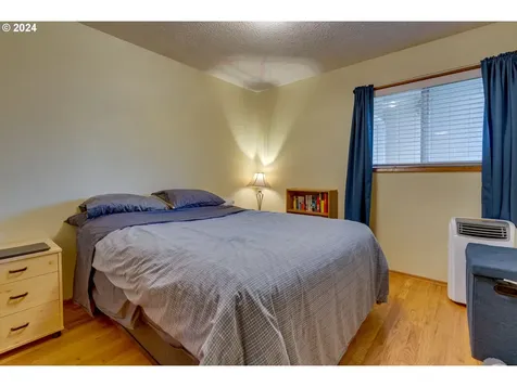 6508 Se Center Street Portland OR 97206