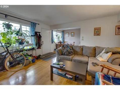 6508 Se Center Street Portland OR 97206