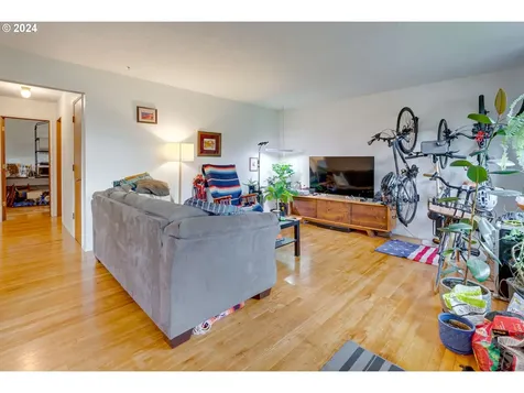 6508 Se Center Street Portland OR 97206