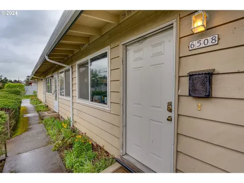 6508 Se Center Street Portland OR 97206