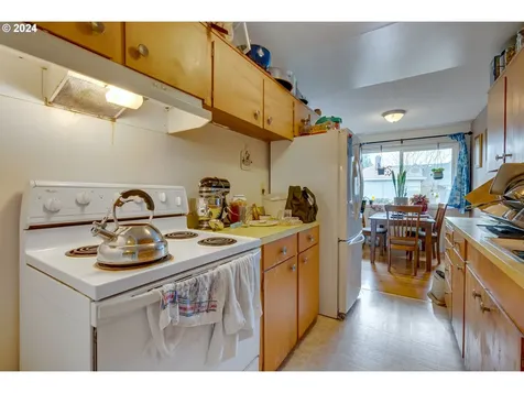 6508 Se Center Street Portland OR 97206