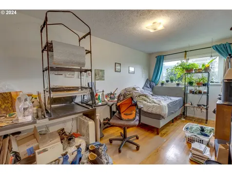 6508 Se Center Street Portland OR 97206