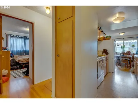 6508 Se Center Street Portland OR 97206