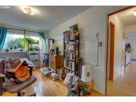 6508 Se Center Street Portland OR 97206