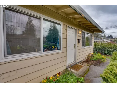 6508 Se Center Street Portland OR 97206