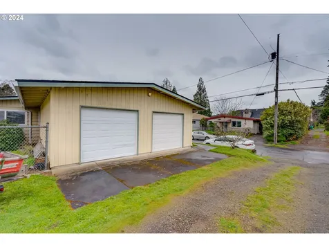 6508 Se Center Street Portland OR 97206