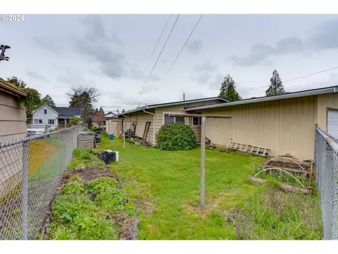 6508 Se Center Street Portland OR 97206