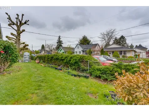 6508 Se Center Street Portland OR 97206