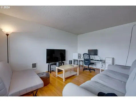6508 Se Center Street Portland OR 97206