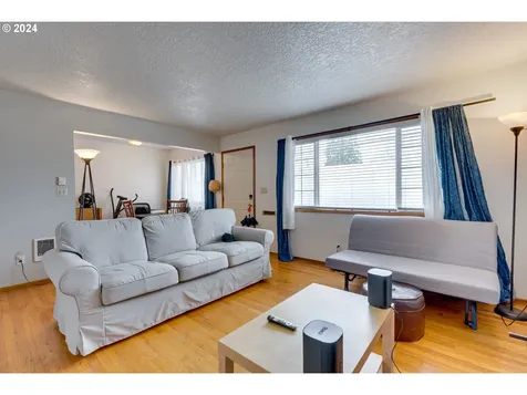 6508 Se Center Street Portland OR 97206