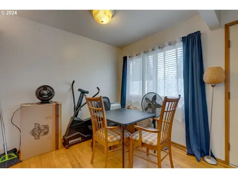 6508 Se Center Street Portland OR 97206