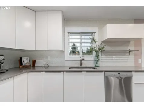 54 Van Fossen Court Eugene OR 97404