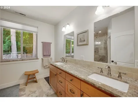 131 Sw Tualatin Loop West Linn OR 97068