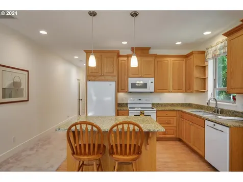 131 Sw Tualatin Loop West Linn OR 97068