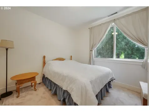 131 Sw Tualatin Loop West Linn OR 97068