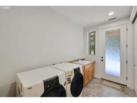 131 Sw Tualatin Loop West Linn OR 97068