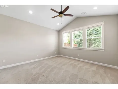 5813 Nw 25th Avenue Camas WA 98607