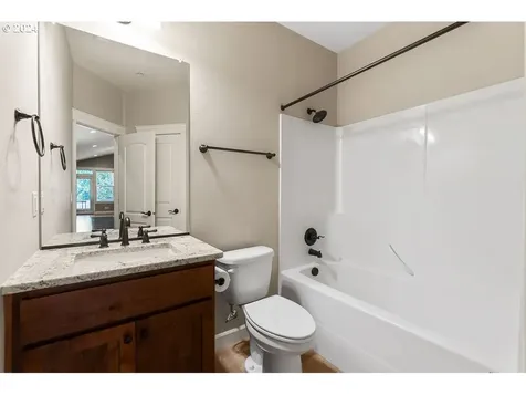 5813 Nw 25th Avenue Camas WA 98607