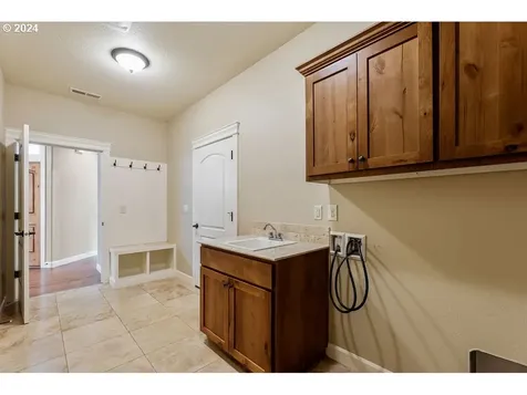 5813 Nw 25th Avenue Camas WA 98607
