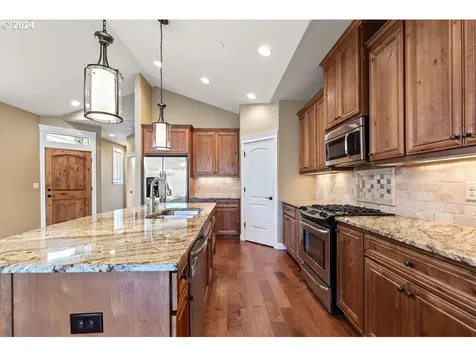 5813 Nw 25th Avenue Camas WA 98607