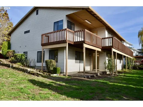 3804 T Circle Washougal WA 98671