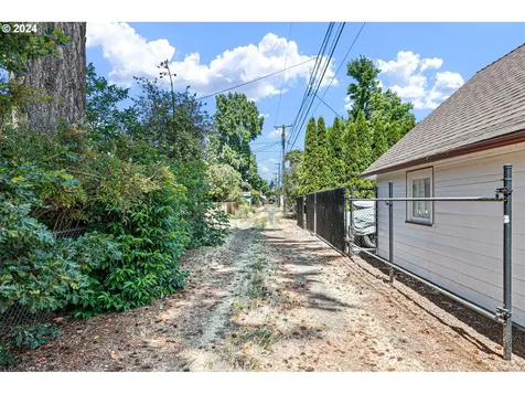 764 W 8th Avenue Junction City OR 97448