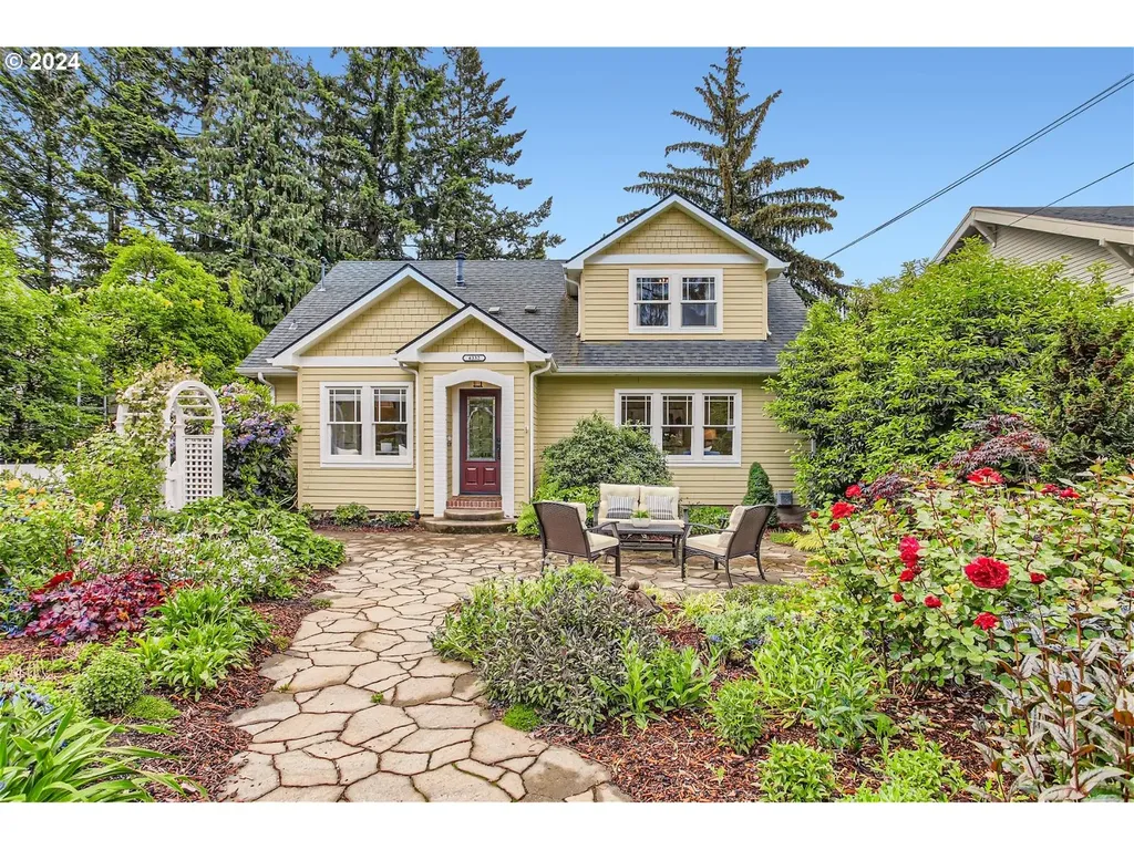 4332 Sw Lobelia Street Portland OR 97219