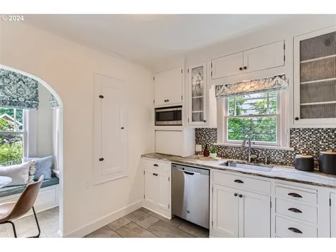 4332 Sw Lobelia Street Portland OR 97219