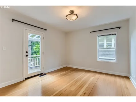 4332 Sw Lobelia Street Portland OR 97219