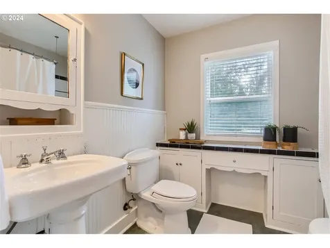 4332 Sw Lobelia Street Portland OR 97219