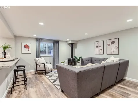 4332 Sw Lobelia Street Portland OR 97219