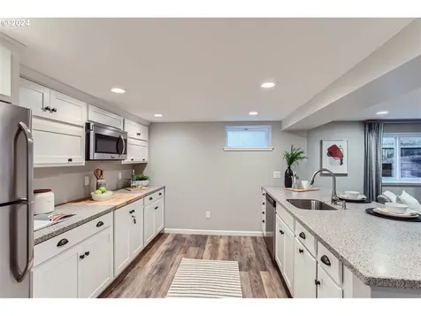 4332 Sw Lobelia Street Portland OR 97219