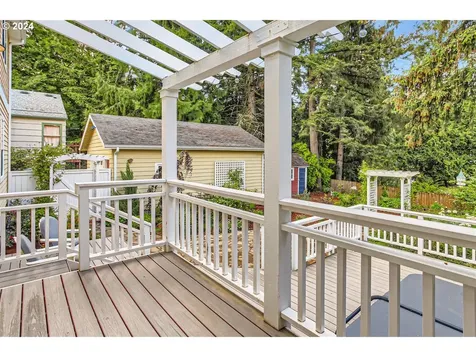4332 Sw Lobelia Street Portland OR 97219