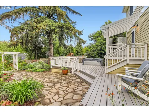 4332 Sw Lobelia Street Portland OR 97219