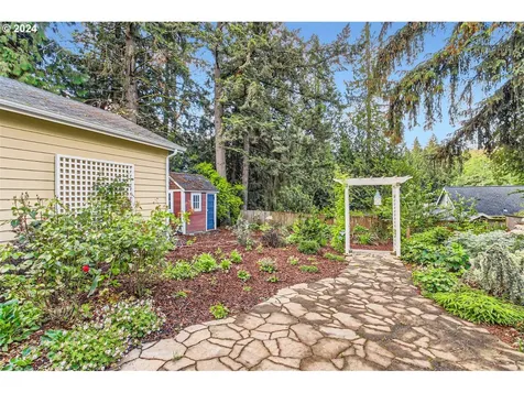 4332 Sw Lobelia Street Portland OR 97219