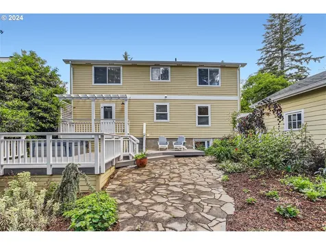4332 Sw Lobelia Street Portland OR 97219
