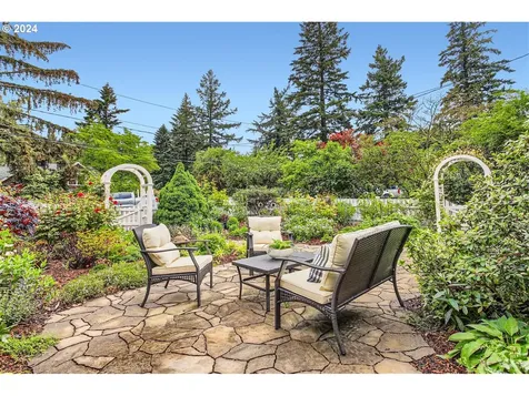 4332 Sw Lobelia Street Portland OR 97219