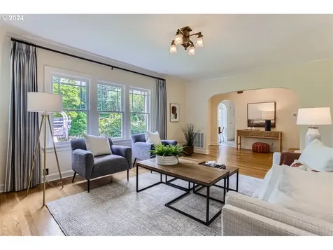 4332 Sw Lobelia Street Portland OR 97219