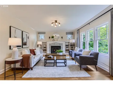 4332 Sw Lobelia Street Portland OR 97219