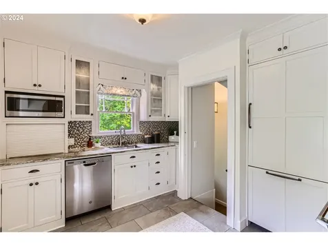 4332 Sw Lobelia Street Portland OR 97219