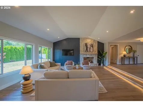 15009 NE Lawnview Circle Aurora OR 97002